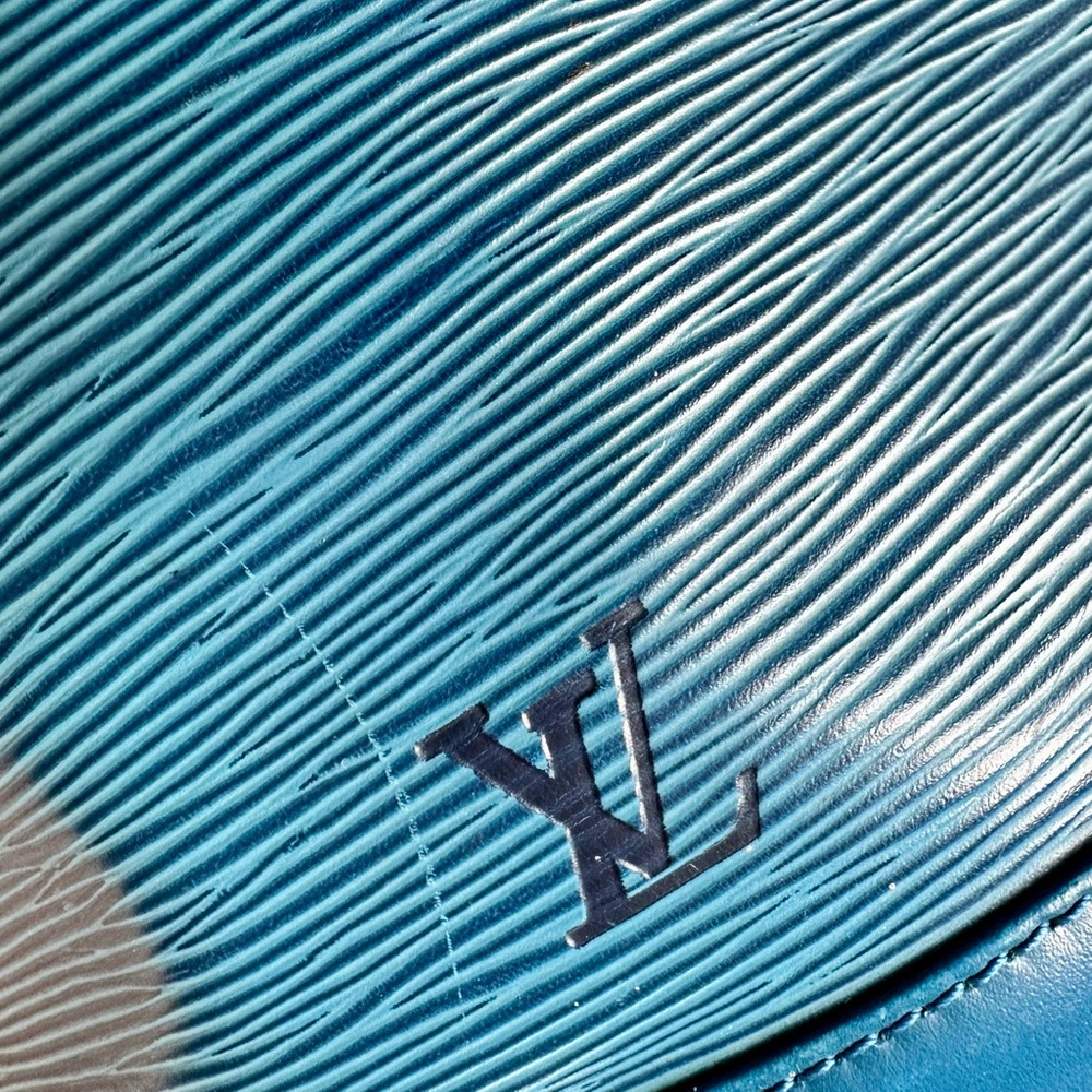 Louis Vuitton Noé Epi Leather Bucket Bag in Toledo Blue - Picture 13 of 16